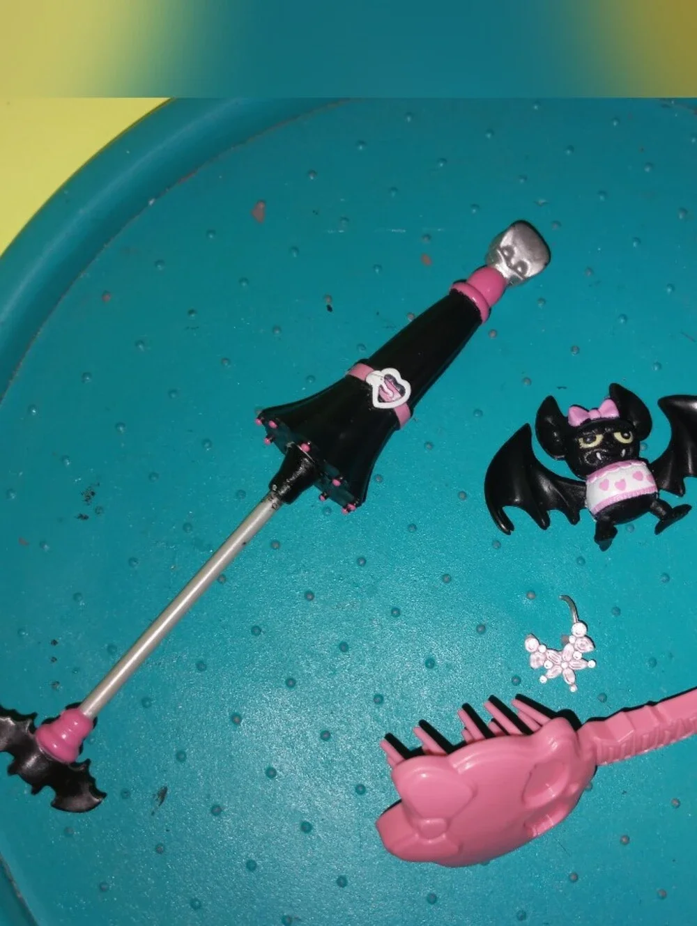Monster High Draculaura Doll First Wave Elastic legs with bat